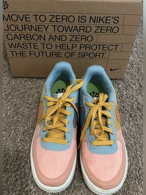 SOLD!!!!!FIT WOMEN 7.5 Nike Kids Colorblock Low-Top Sneakers in Pink, BlueYellow